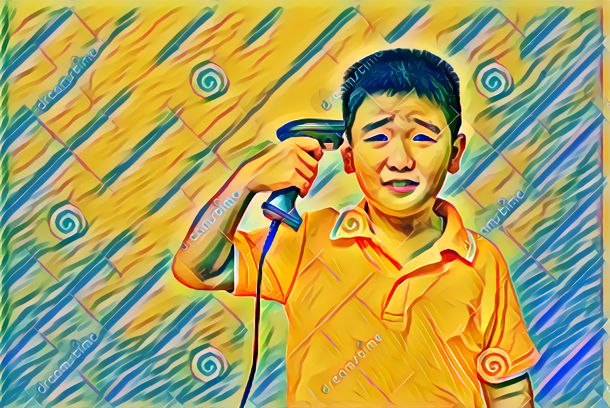 Asian Boy + Barcodescanner (Stockphoto)